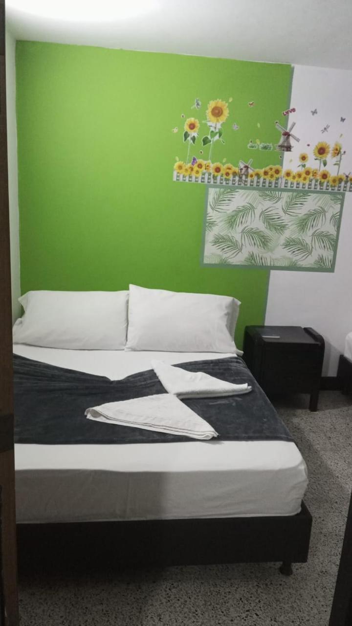 Hotel La Avenida Guatapé Buitenkant foto